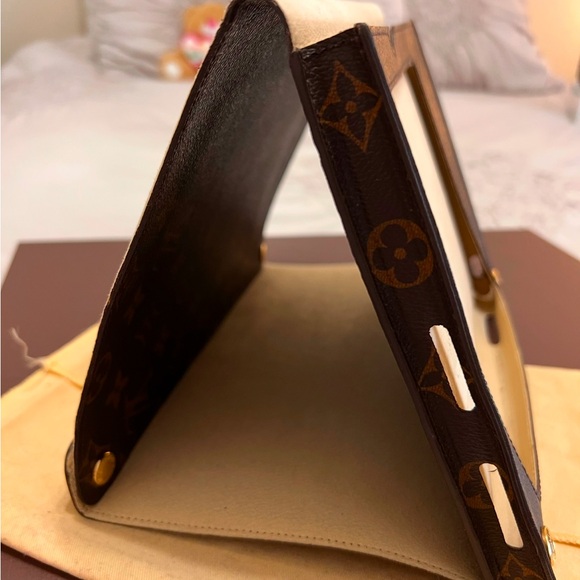 Louis Vuitton iPad case - Picture 6 of 16